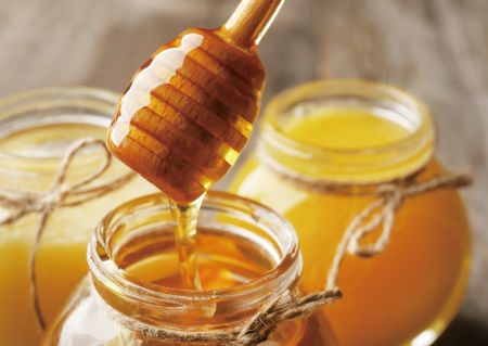 Honingextract: Voorkomt ruwheid van de huid, behoudt de gezondheid van de huid en maakt de huid zacht en delicaat.
